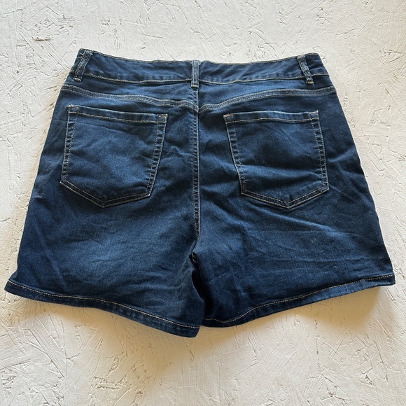 Dakota Blue Jean shorts Size 12 - Picture 7 of 13